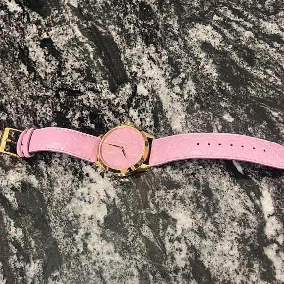 Gucci Women's Watch with Pink Strap and Gold Case - Picture 2 of 4
